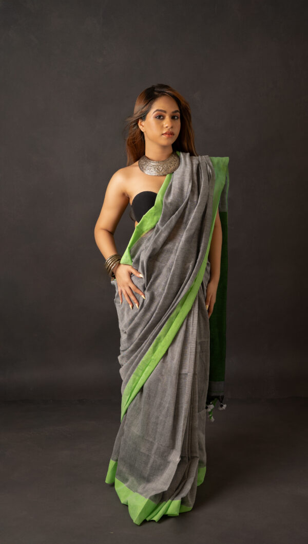 Contrast Aanchal Khadi cotton saree - Image 2