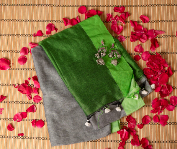 Contrast Aanchal Khadi cotton saree - Image 3