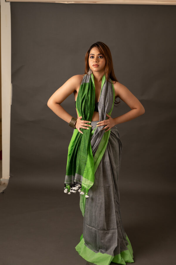 Contrast Aanchal Khadi cotton saree - Image 4